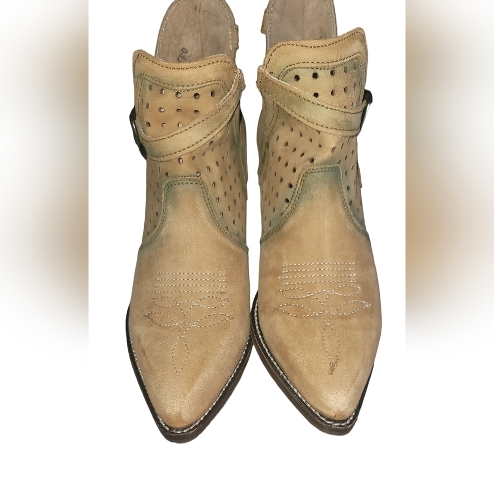 Circle G Distressed Leather Western Cutout Ankle Boots NWT - Picture 8 of 16